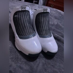 Jordan 19 Retro
White Flint Grey